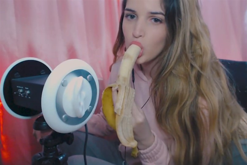 Luz Asmr Eating A Banana Seductive Video
